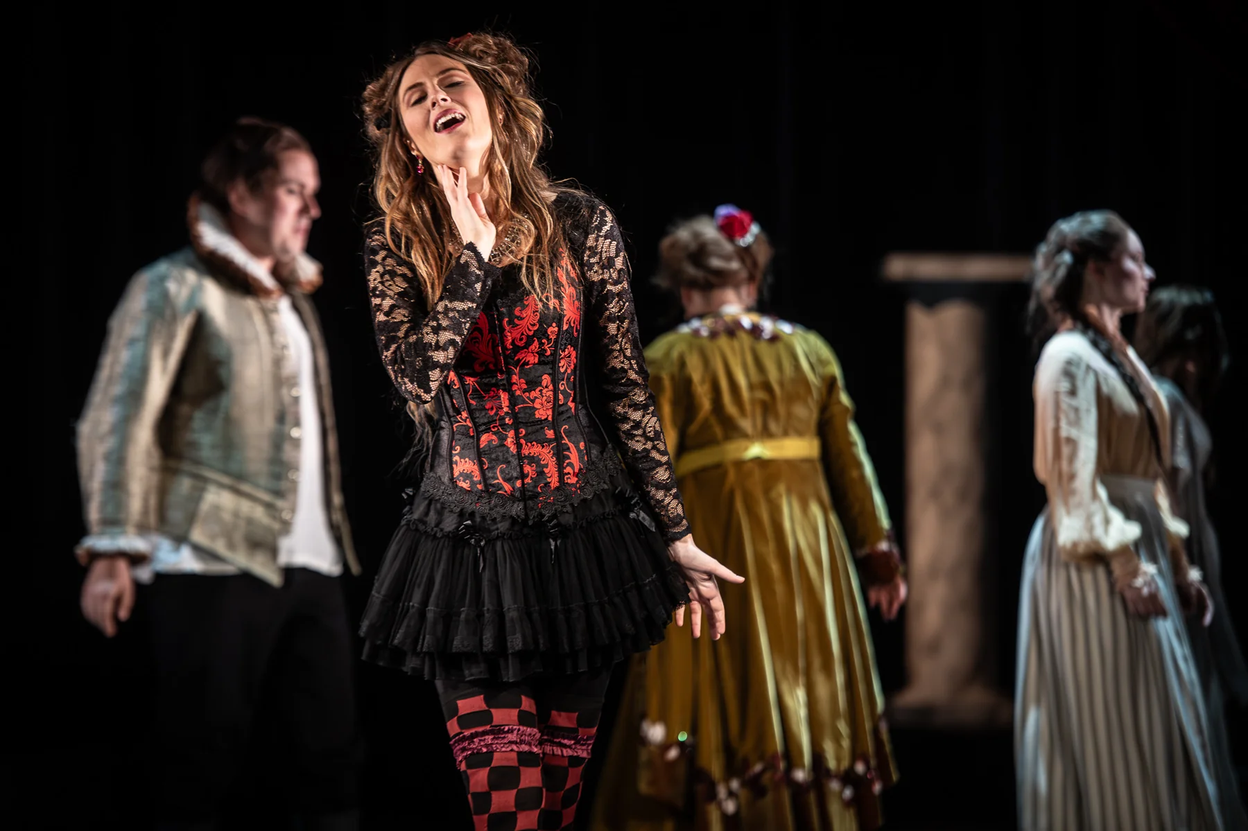 Kärlekens förbannelse at Wermland Opera, ensemble scene